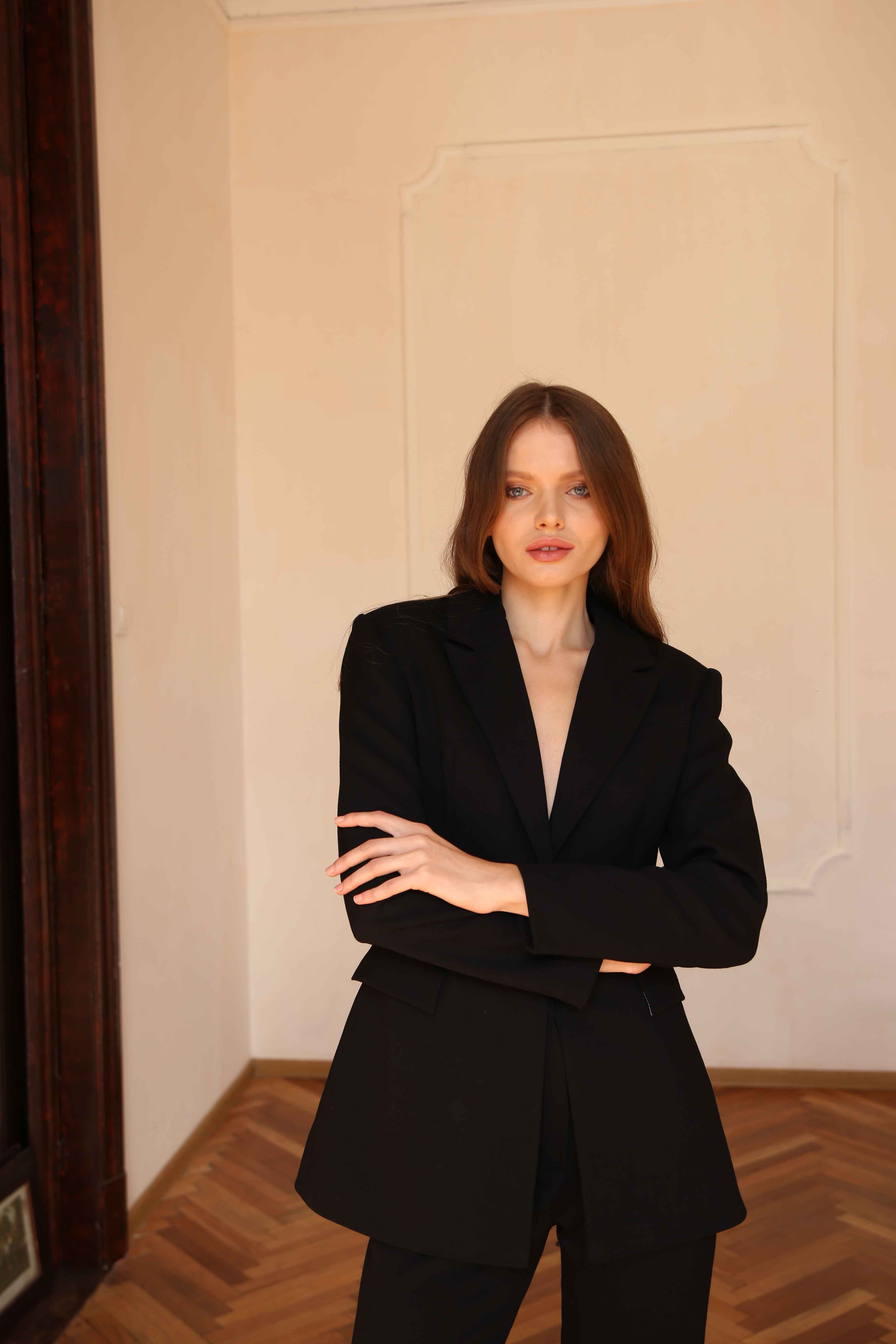 woolen fitted black suit for women