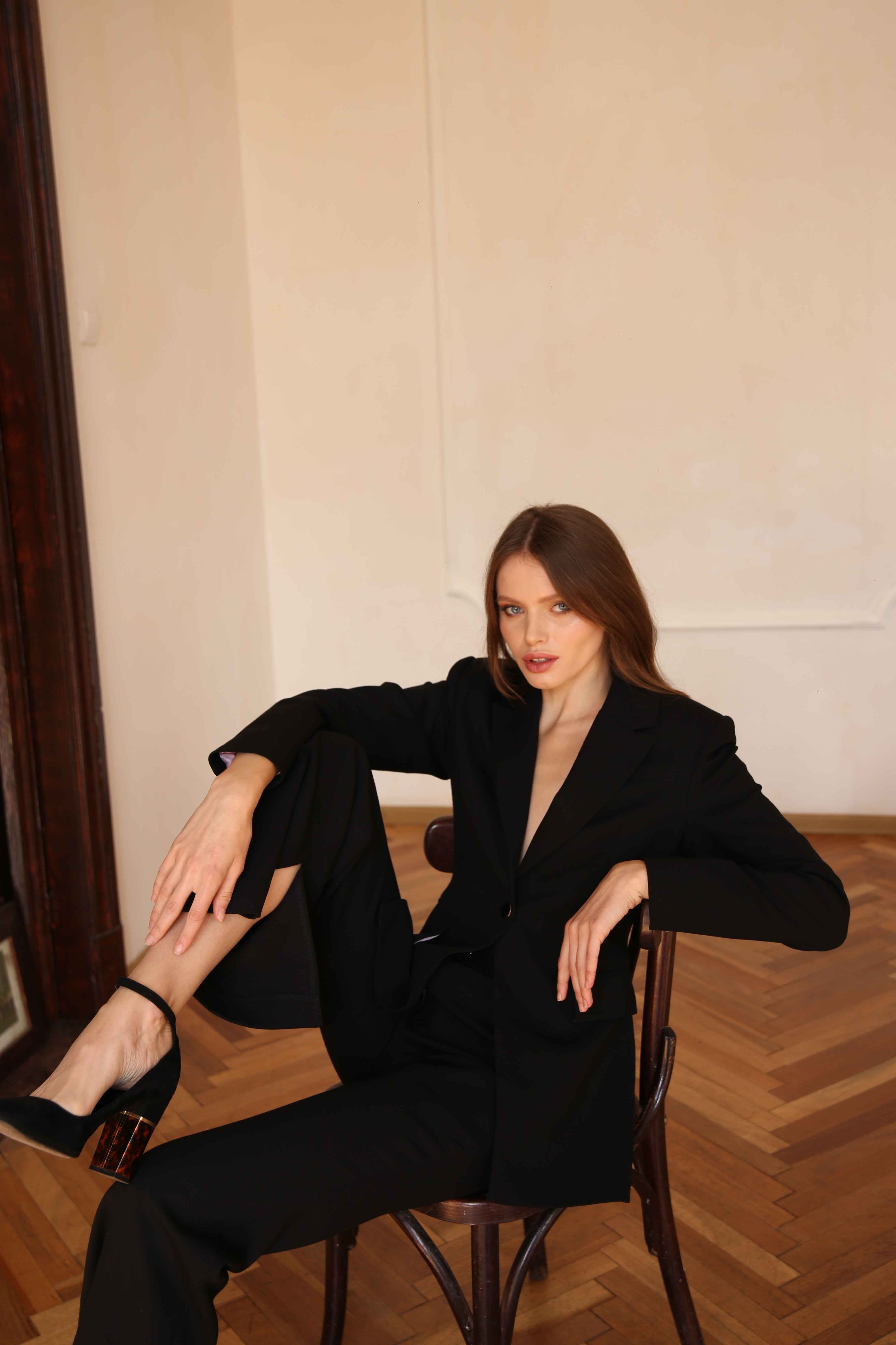 woolen fitted black suit for women