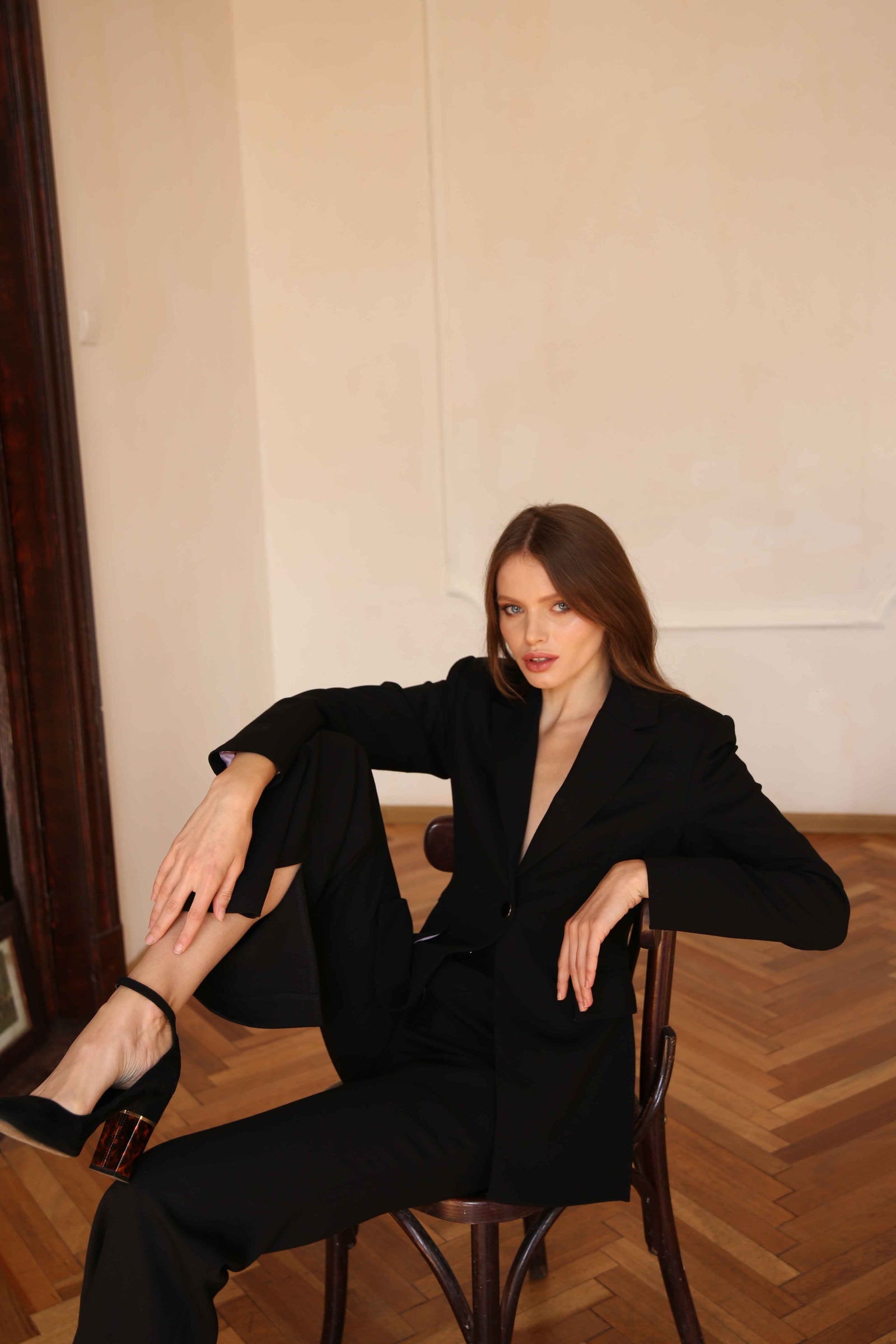 woolen fitted black suit for women