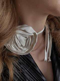 flower choker