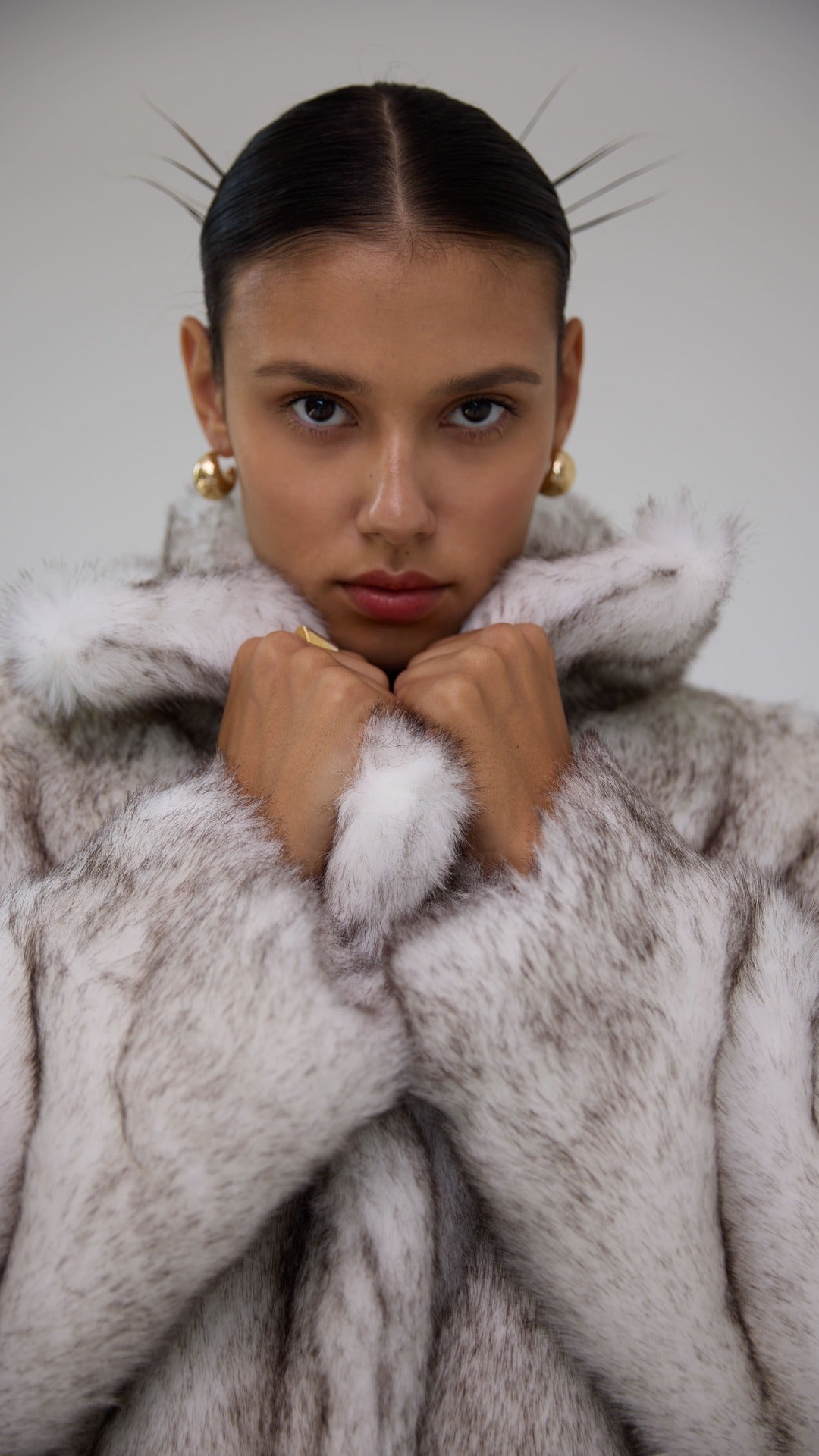 Jacqueline Faux Fur Grey Coat | BÚDZIKO