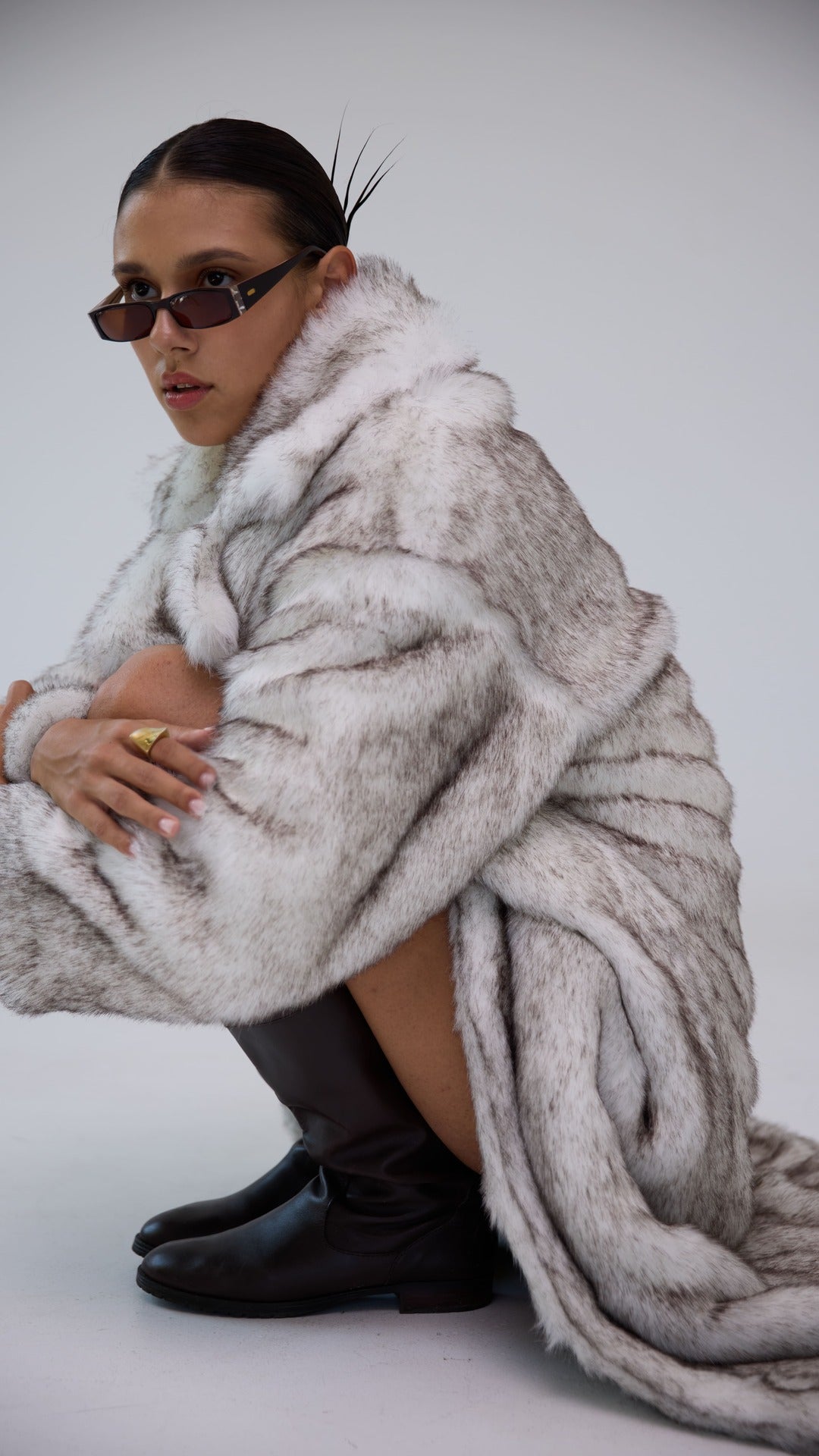 Jacqueline Faux Fur Grey Coat | BÚDZIKO