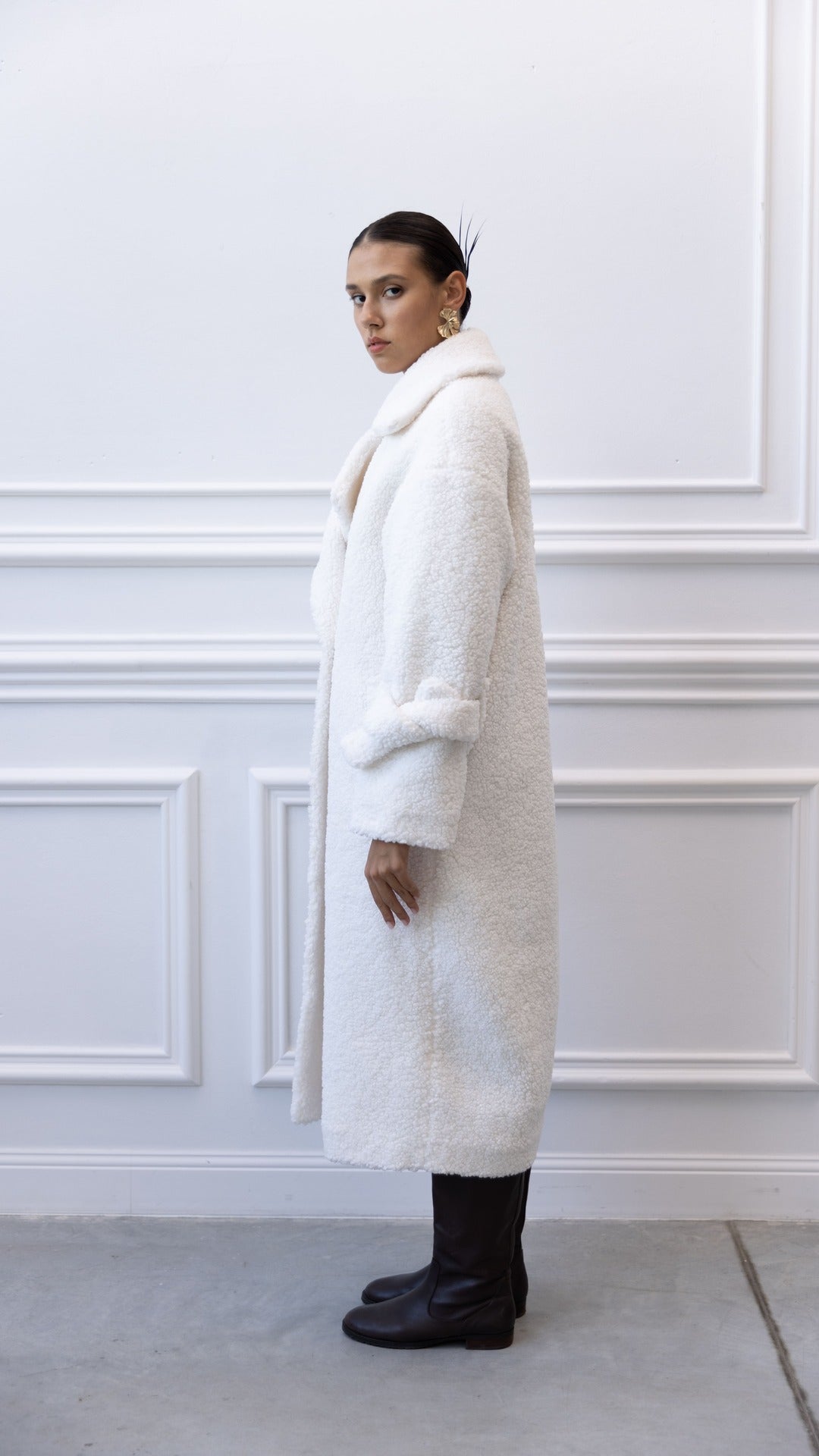 Acka. teddy loop coat ホワイト Milky-White Long Teddy Coat | BÚDZIKO