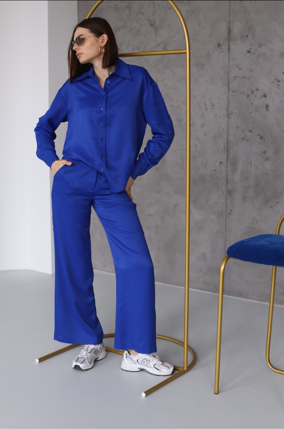 electric color trousers